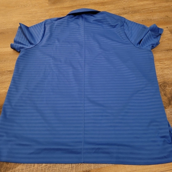 Men's Nike Dry Embossed Essential Regular-Fit Golf Polo - Picture 3 of 5